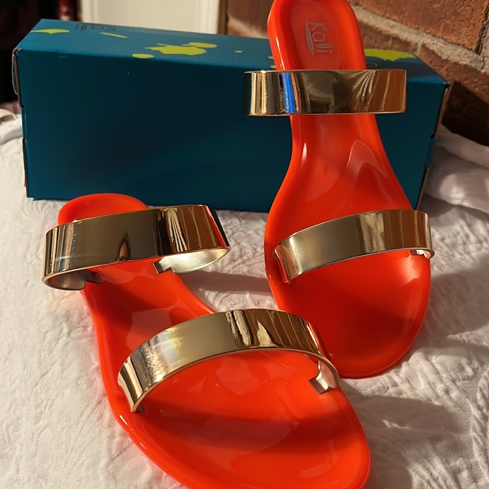 NWT Kali Bright Orange Sandals, size 10
